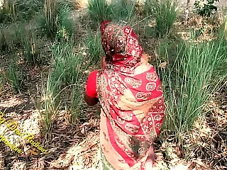देसी भाभी की जंगल मे चुदाई