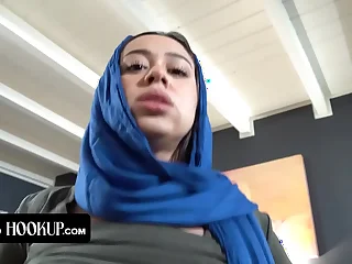 Naughty Arab Sucks Her Stepbrothers Cock Regarding Make Him Keep away from A Make inaccessible From Their Strict StepParents